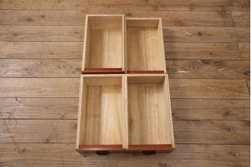 中古　美品　通産大臣指定伝統工芸品　松本民芸家具製　漆塗り　特注の激レア品!総ケヤキ材製の小ぶりな水屋箪笥(食器棚、キャビネット)(定価約145万円)(R-051447)