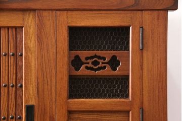 中古　美品　通産大臣指定伝統工芸品　松本民芸家具製　漆塗り　特注の激レア品!総ケヤキ材製の小ぶりな水屋箪笥(食器棚、キャビネット)(定価約145万円)(R-051447)