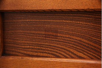 中古　美品　通産大臣指定伝統工芸品　松本民芸家具製　漆塗り　特注の激レア品!総ケヤキ材製の小ぶりな水屋箪笥(食器棚、キャビネット)(定価約145万円)(R-051447)