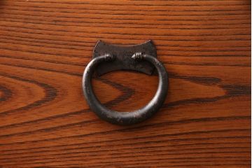 中古　美品　通産大臣指定伝統工芸品　松本民芸家具製　漆塗り　特注の激レア品!総ケヤキ材製の小ぶりな水屋箪笥(食器棚、キャビネット)(定価約145万円)(R-051447)