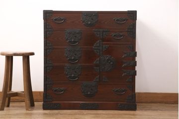 中古　美品　国産　手造り　ケヤキ・桐　上質な和の空間づくりにおすすめの民芸箪笥(収納箪笥、小タンス、リビングボード)(R-051470)