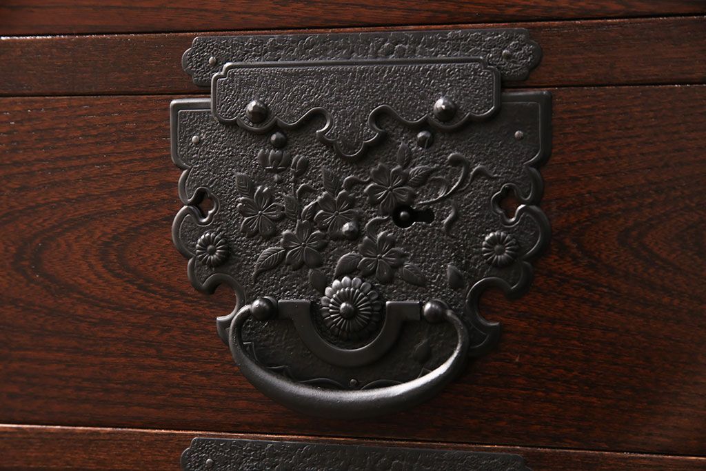 中古　美品　国産　手造り　ケヤキ・桐　上質な和の空間づくりにおすすめの民芸箪笥(収納箪笥、小タンス、リビングボード)(R-051470)