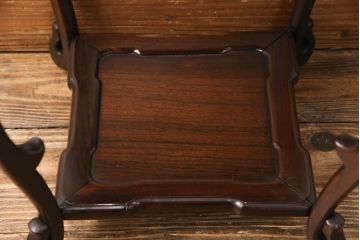 中古　伝統工芸品　大阪唐木指物　エレガントな佇まいが魅力的な総シタン材製の花台(飾り台、ディスプレイ台)(定価約14万円)(R-051482)
