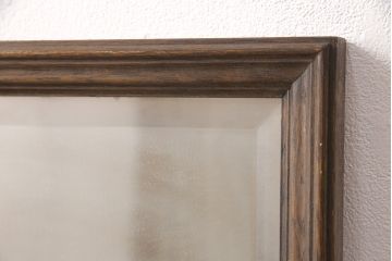 ヴィンテージ家具　和製ビンテージ　ナラ材の渋い色合いと面取りされた鏡が落ち着きのある上品な空間を演出するウォールミラー(壁掛け鏡)(R-051489)