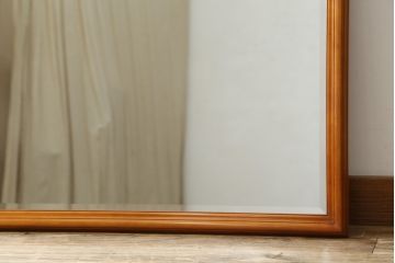 中古　美品　横浜ダニエル　シンプルながらも気品漂うウォールミラー(壁掛け鏡)(定価約16万円)(R-051490)