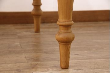 中古　PENNY WISE(ペニーワイズ)　パイン材　カントリーテイストにおすすめの温もりあふれるダイニングテーブル(4人掛け、食卓)(R-051496)(R-051496)