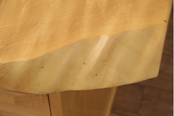 中古　国産手造り家具　総イチョウ材　極厚な一枚板(60mm)の天板が高級感を漂わせる片袖机(プレジデントデスク、ワークデスク、在宅ワーク、在宅用)(R-051500)