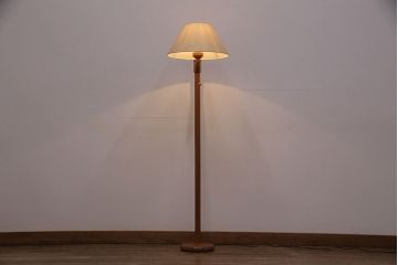 中古　オーデリック　木のぬくもりを感じるナチュラルな雰囲気のフロアスタンド(照明、スタンドライト、フロアライト)(R-051501)