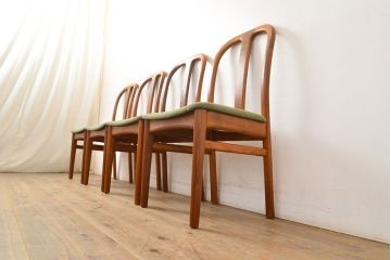 デンマークヴィンテージ　チーク材　丸味を帯びたデザインが温かみを感じるダイニングチェア4脚セット(椅子、イス、ビンテージ、北欧)(R-051505)