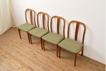 デンマークヴィンテージ　チーク材　丸味を帯びたデザインが温かみを感じるダイニングチェア4脚セット(椅子、イス、ビンテージ、北欧)(R-051505)