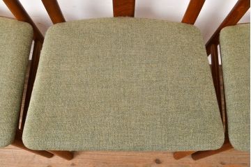 デンマークヴィンテージ　チーク材　丸味を帯びたデザインが温かみを感じるダイニングチェア4脚セット(椅子、イス、ビンテージ、北欧)(R-051505)