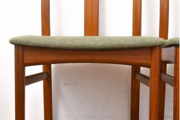 デンマークヴィンテージ　チーク材　丸味を帯びたデザインが温かみを感じるダイニングチェア4脚セット(椅子、イス、ビンテージ、北欧)(R-051505)