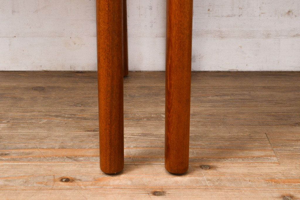 デンマークヴィンテージ　チーク材　丸味を帯びたデザインが温かみを感じるダイニングチェア4脚セット(椅子、イス、ビンテージ、北欧)(R-051505)