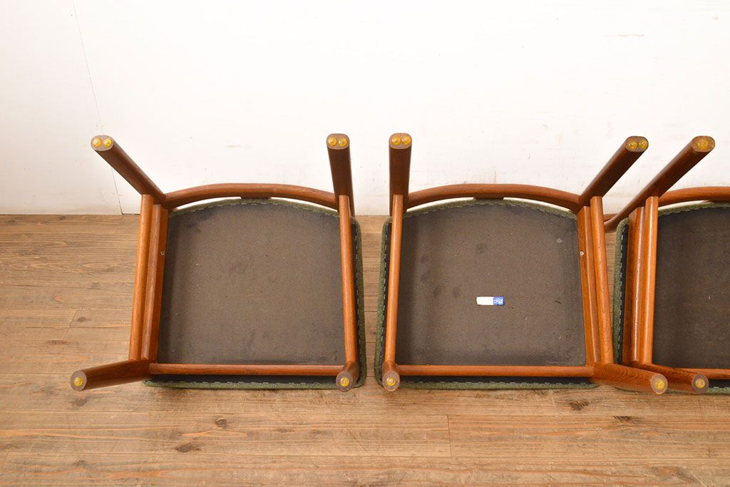 デンマークヴィンテージ　チーク材　丸味を帯びたデザインが温かみを感じるダイニングチェア4脚セット(椅子、イス、ビンテージ、北欧)(R-051505)