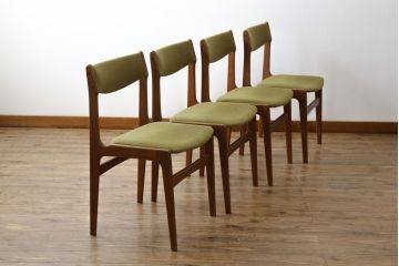 デンマークビンテージ　北欧家具　グリーンのファブリックとチーク材の木色が温かみのある空間を演出するチェア4脚セット(ダイニングチェア、ヴィンテージ)(R-051514)