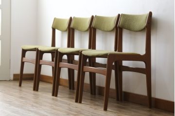 デンマークビンテージ　北欧家具　グリーンのファブリックとチーク材の木色が温かみのある空間を演出するチェア4脚セット(ダイニングチェア、ヴィンテージ)(R-051514)
