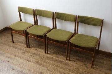 デンマークビンテージ　北欧家具　グリーンのファブリックとチーク材の木色が温かみのある空間を演出するチェア4脚セット(ダイニングチェア、ヴィンテージ)(R-051514)
