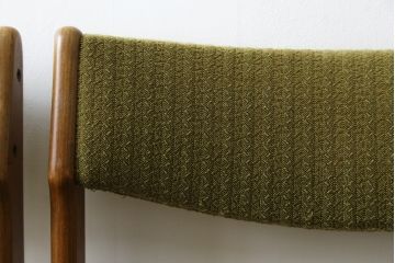 デンマークビンテージ　北欧家具　グリーンのファブリックとチーク材の木色が温かみのある空間を演出するチェア4脚セット(ダイニングチェア、ヴィンテージ)(R-051514)