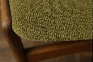 デンマークビンテージ　北欧家具　グリーンのファブリックとチーク材の木色が温かみのある空間を演出するチェア4脚セット(ダイニングチェア、ヴィンテージ)(R-051514)