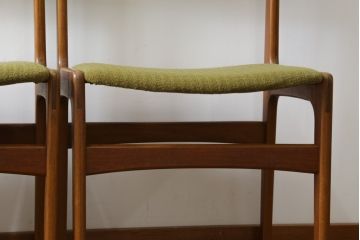 デンマークビンテージ　北欧家具　グリーンのファブリックとチーク材の木色が温かみのある空間を演出するチェア4脚セット(ダイニングチェア、ヴィンテージ)(R-051514)