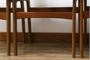 デンマークビンテージ　北欧家具　グリーンのファブリックとチーク材の木色が温かみのある空間を演出するチェア4脚セット(ダイニングチェア、ヴィンテージ)(R-051514)