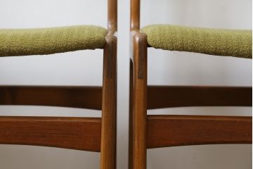 デンマークビンテージ　北欧家具　グリーンのファブリックとチーク材の木色が温かみのある空間を演出するチェア4脚セット(ダイニングチェア、ヴィンテージ)(R-051514)