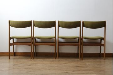 デンマークビンテージ　北欧家具　グリーンのファブリックとチーク材の木色が温かみのある空間を演出するチェア4脚セット(ダイニングチェア、ヴィンテージ)(R-051514)