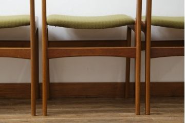 デンマークビンテージ　北欧家具　グリーンのファブリックとチーク材の木色が温かみのある空間を演出するチェア4脚セット(ダイニングチェア、ヴィンテージ)(R-051514)