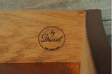 ビンテージ家具　DREXEL HERITAGE(ドレクセルヘリテイジ)　アメリカ輸入モデル　格調高い佇まいが上品なサイドボード(サイドキャビネット、収納棚、ヴィンテージ)(R-051518)