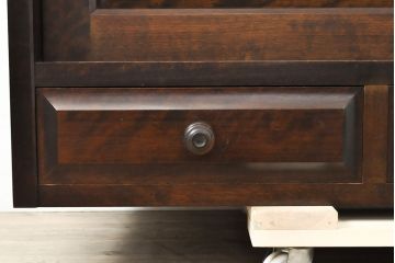 中古　北海道民芸家具　脚(台輪)付きリメイク　ガラスを入れてモダンな雰囲気に!シックな佇まいのローボード(テレビ台、テレビボード、収納棚、サイドボード)(R-051523)