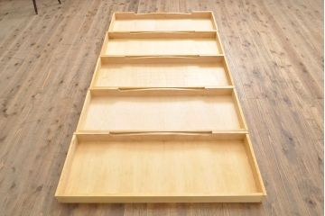 中古　北海道民芸家具　天板・脚(台輪)付きリメイク　高級感とシックな印象を与える、衣装盆付きのローボード(引き出し、チェスト、リビングボード、テレビ台、テレビボード、着物箪笥)(R-051524)