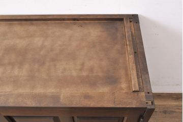 中古　北海道民芸家具　天板・脚(台輪)付きリメイク　高級感とシックな印象を与える、衣装盆付きのローボード(引き出し、チェスト、リビングボード、テレビ台、テレビボード、着物箪笥)(R-051524)