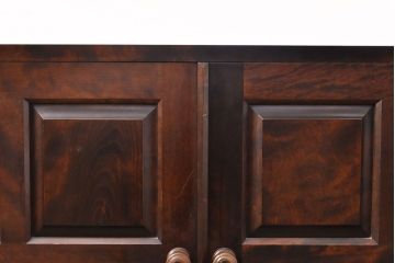 中古　北海道民芸家具　天板・脚(台輪)付きリメイク　高級感とシックな印象を与える、衣装盆付きのローボード(引き出し、チェスト、リビングボード、テレビ台、テレビボード、着物箪笥)(R-051524)