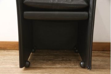 中古　美品　Cassina(カッシーナ)　401 BREAK(ブレーク)　MARIO BELLINI(マリオベリーニ)　キャスター付きアームチェア(ダイニングチェア、一人掛けソファ、1P)(定価約46万円)(R-051527)