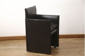 中古　美品　Cassina(カッシーナ)　401 BREAK(ブレーク)　MARIO BELLINI(マリオベリーニ)　キャスター付きアームチェア(ダイニングチェア、一人掛けソファ、1P)(定価約46万円)(R-051528)