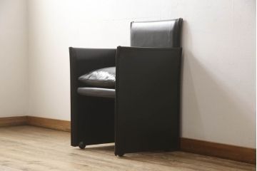 中古　美品　Cassina(カッシーナ)　401 BREAK(ブレーク)　MARIO BELLINI(マリオベリーニ)　キャスター付きアームチェア(ダイニングチェア、一人掛けソファ、1P)(定価約46万円)(R-051528)