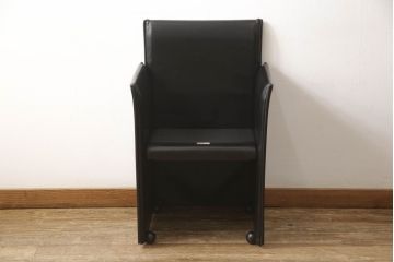 中古　美品　Cassina(カッシーナ)　401 BREAK(ブレーク)　MARIO BELLINI(マリオベリーニ)　キャスター付きアームチェア(ダイニングチェア、一人掛けソファ、1P)(定価約46万円)(R-051528)