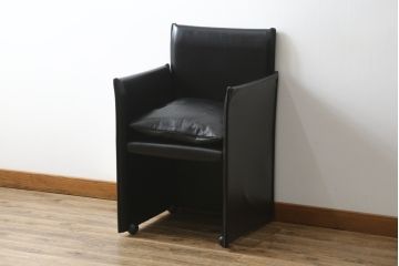 中古　美品　Cassina(カッシーナ)　401 BREAK(ブレーク)　MARIO BELLINI(マリオベリーニ)　キャスター付きアームチェア(ダイニングチェア、一人掛けソファ、1P)(定価約46万円)(R-051529)