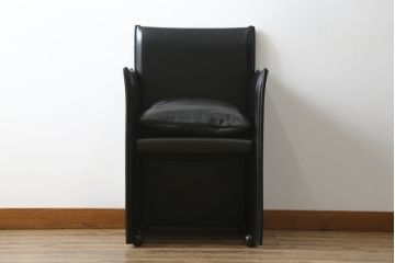 中古　美品　Cassina(カッシーナ)　401 BREAK(ブレーク)　MARIO BELLINI(マリオベリーニ)　キャスター付きアームチェア(ダイニングチェア、一人掛けソファ、1P)(定価約46万円)(R-051529)