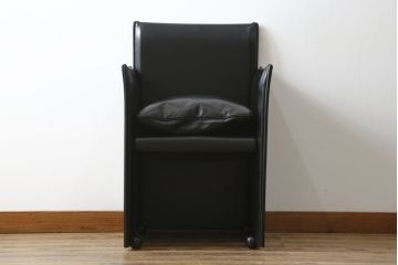 中古　美品　Cassina(カッシーナ)　401 BREAK(ブレーク)　MARIO BELLINI(マリオベリーニ)　キャスター付きアームチェア(ダイニングチェア、一人掛けソファ、1P)(定価約46万円)(R-051530)