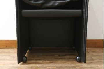 中古　美品　Cassina(カッシーナ)　401 BREAK(ブレーク)　MARIO BELLINI(マリオベリーニ)　キャスター付きアームチェア(ダイニングチェア、一人掛けソファ、1P)(定価約46万円)(R-051530)