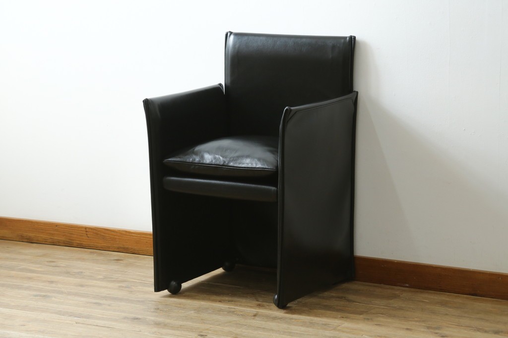 中古　美品　Cassina(カッシーナ)　401 BREAK(ブレーク)　MARIO BELLINI(マリオベリーニ)　キャスター付きアームチェア　定価約46万円　(R-051531)