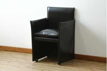中古　美品　Cassina(カッシーナ)　401 BREAK(ブレーク)　MARIO BELLINI(マリオベリーニ)　キャスター付きアームチェア　定価約46万円　(R-051531)