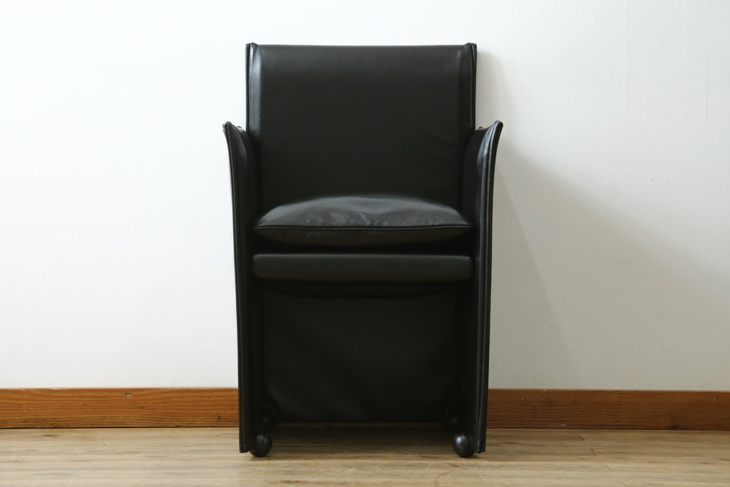 中古　美品　Cassina(カッシーナ)　401 BREAK(ブレーク)　MARIO BELLINI(マリオベリーニ)　キャスター付きアームチェア　定価約46万円　(R-051531)