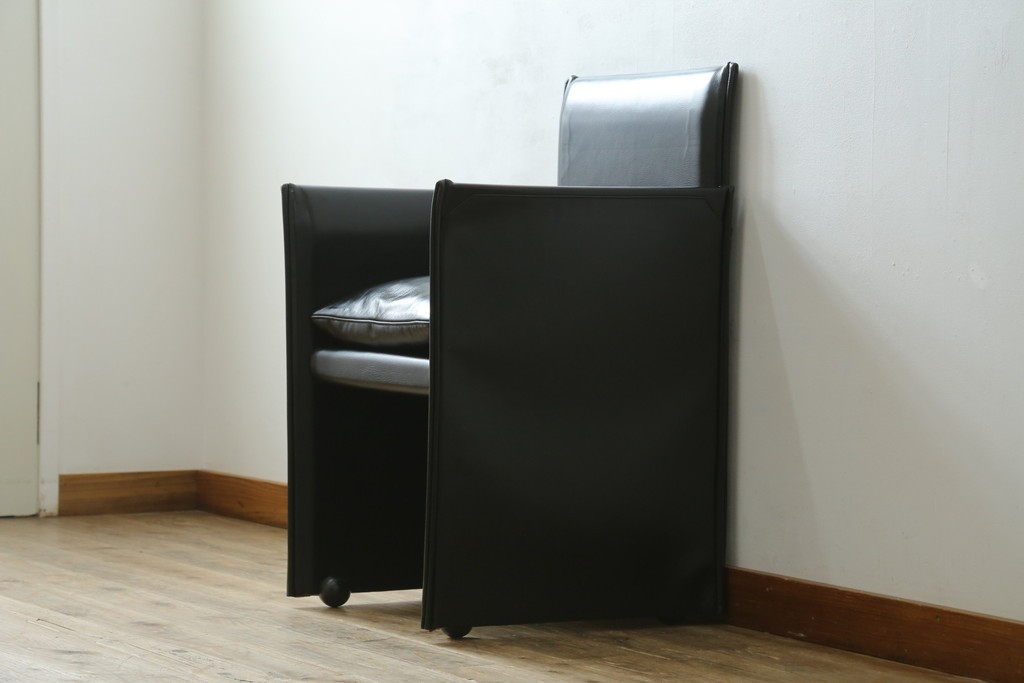 中古　美品　Cassina(カッシーナ)　401 BREAK(ブレーク)　MARIO BELLINI(マリオベリーニ)　キャスター付きアームチェア　定価約46万円　(R-051531)
