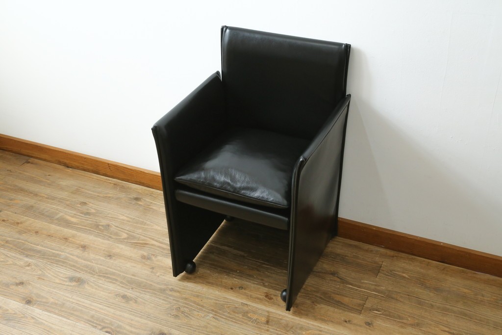 中古　美品　Cassina(カッシーナ)　401 BREAK(ブレーク)　MARIO BELLINI(マリオベリーニ)　キャスター付きアームチェア　定価約46万円　(R-051531)