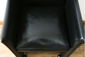 中古　美品　Cassina(カッシーナ)　401 BREAK(ブレーク)　MARIO BELLINI(マリオベリーニ)　キャスター付きアームチェア　定価約46万円　(R-051531)