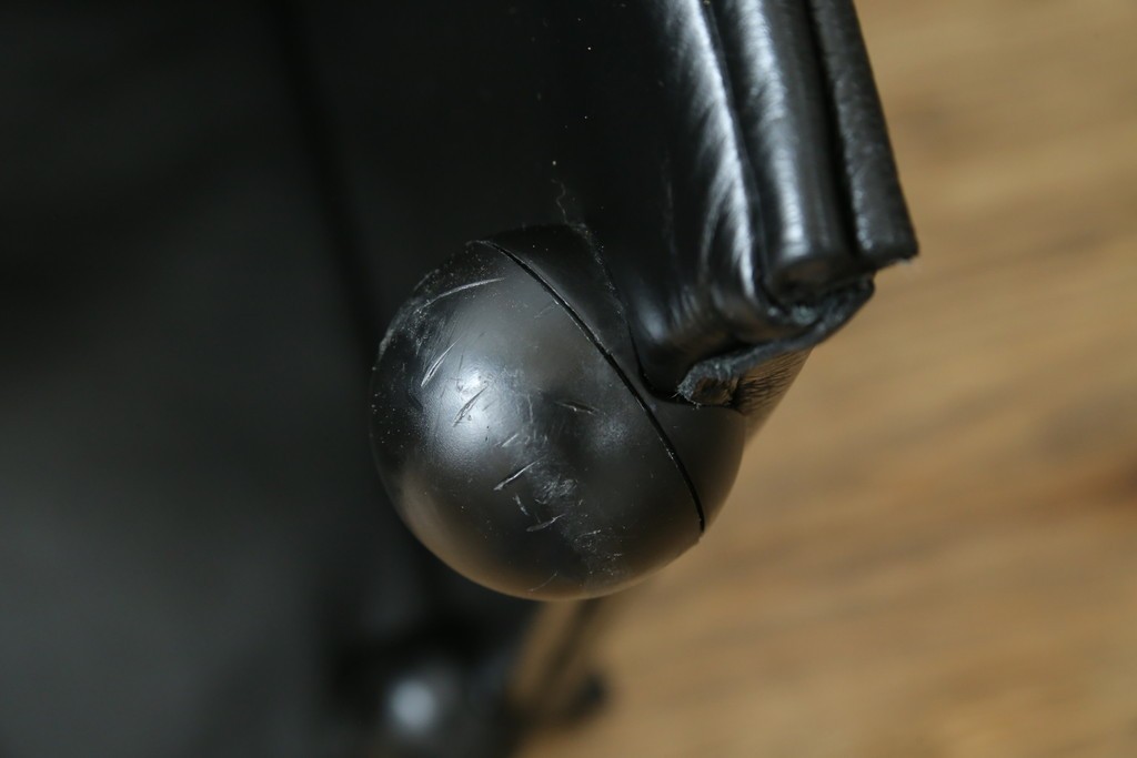 中古　美品　Cassina(カッシーナ)　401 BREAK(ブレーク)　MARIO BELLINI(マリオベリーニ)　キャスター付きアームチェア　定価約46万円　(R-051531)