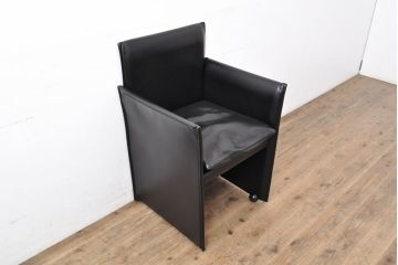 中古　美品　Cassina(カッシーナ)　401 BREAK(ブレーク)　MARIO BELLINI(マリオベリーニ)　キャスター付きアームチェア(ダイニングチェア、一人掛けソファ、1P)(定価約46万円)(R-051531)