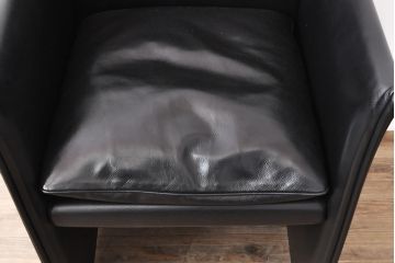 中古　美品　Cassina(カッシーナ)　401 BREAK(ブレーク)　MARIO BELLINI(マリオベリーニ)　キャスター付きアームチェア(ダイニングチェア、一人掛けソファ、1P)(定価約46万円)(R-051531)